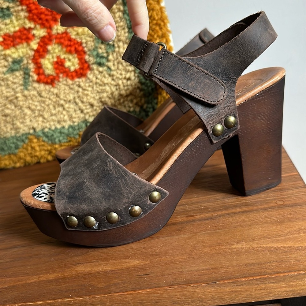 Mila Paoli Dark Brown Leather Platform Studded 1970’s Inspired Size 8